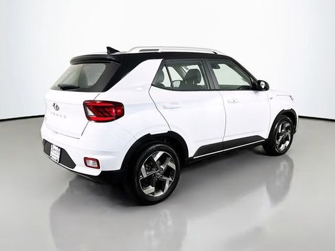 Used 2022 Hyundai Venue Limited image 8