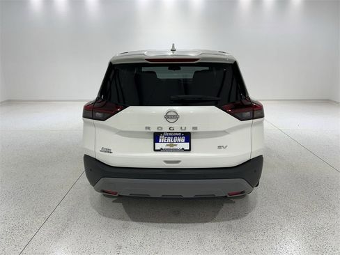 Used 2023 Nissan Rogue SV image 4