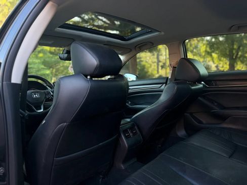 Used 2018 Honda Accord Touring image 11
