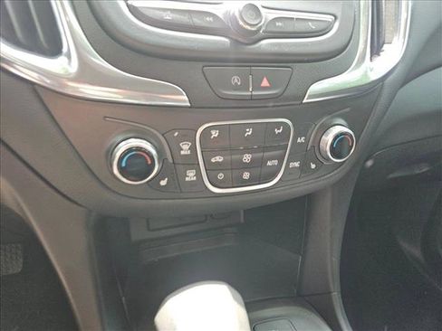 Used 2022 Chevrolet Equinox LT FWD image 17