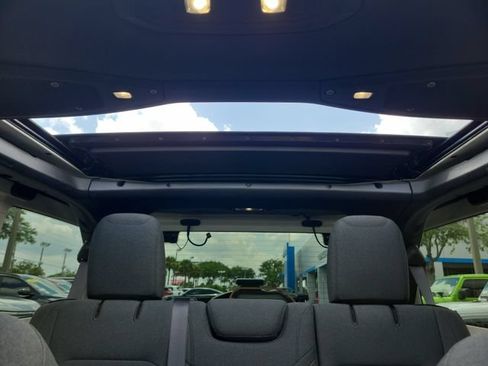 Used 2024 Jeep Wrangler Unlimited Sport AWD/4WD image 43