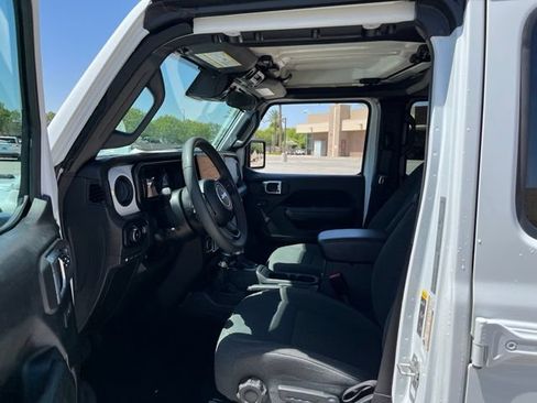Used 2024 Jeep Wrangler Unlimited AWD/4WD image 10