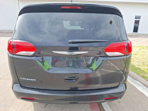 Used 2020 Chrysler Voyager Lxi image 5