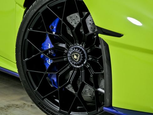 Used 2022 Lamborghini Huracan STO image 4