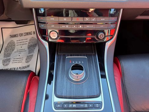 Used 2016 Jaguar XF S image 30