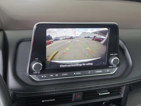 Used 2023 Nissan Rogue SV FWD image 13