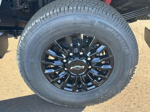 New 2025 Chevrolet Silverado 3500 LT image 6