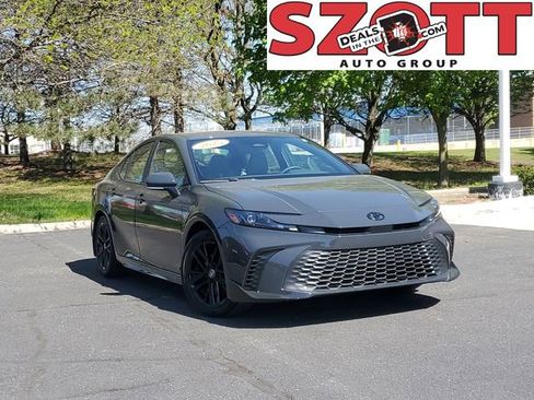 Used 2025 Toyota Camry SE FWD image 1