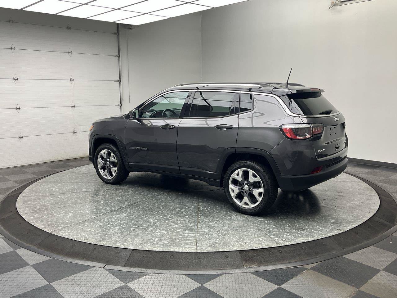 Used 2021 Jeep Compass Limited AWD/4WD image 2