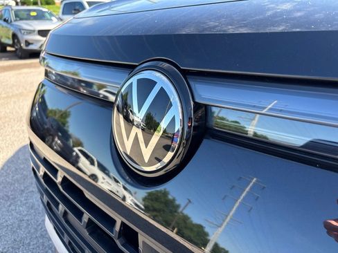Used 2025 Volkswagen Tiguan S FWD image 11
