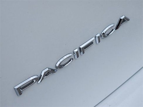 New 2025 Chrysler Pacifica Select image 7