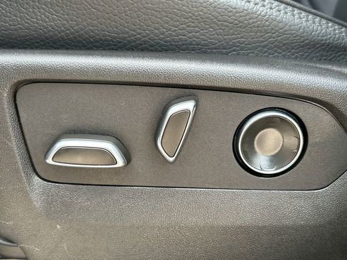 Used 2025 GMC Yukon Denali w/ Sun & Power Step Package AWD/4WD image 25