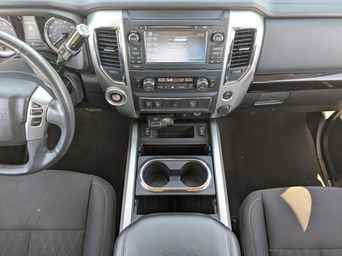 Used 2017 Nissan Titan SV image 16