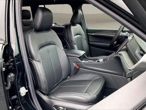 New 2025 Jeep Grand Cherokee Limited image 11