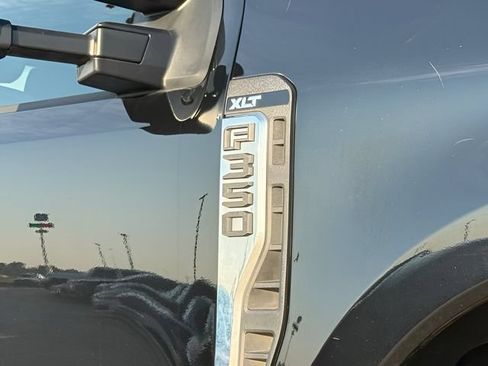 Used 2023 Ford F350 XLT AWD/4WD image 9