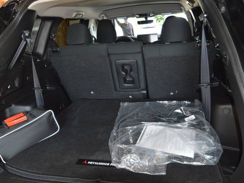 Used 2025 Mitsubishi Outlander ES AWD/4WD image 15