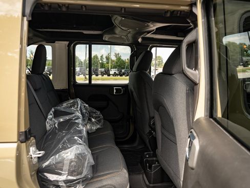Used 2025 Jeep Wrangler Unlimited Sport AWD/4WD image 20