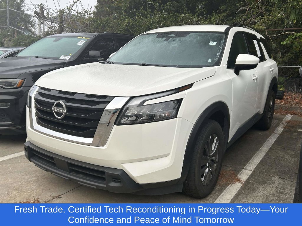 Used 2025 Nissan Pathfinder SV AWD/4WD image 3