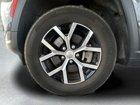 Used 2024 Jeep Grand Cherokee L Limited w/ Luxury Tech Group II image 21