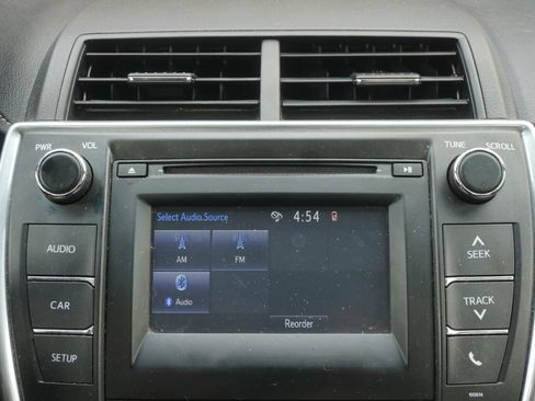 Used 2016 Toyota Camry SE FWD image 9