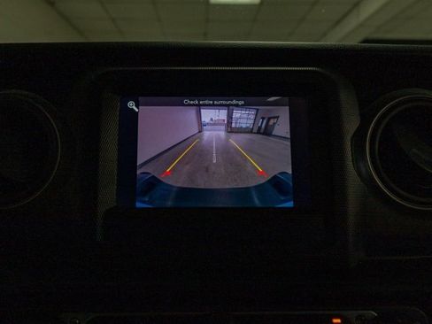 Used 2021 Jeep Gladiator Sport image 15