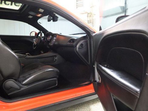 Used 2016 Dodge Challenger SRT RWD image 10