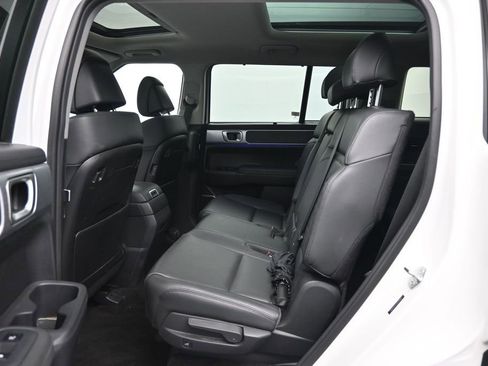 Used 2025 Hyundai Santa Fe Limited AWD/4WD image 25