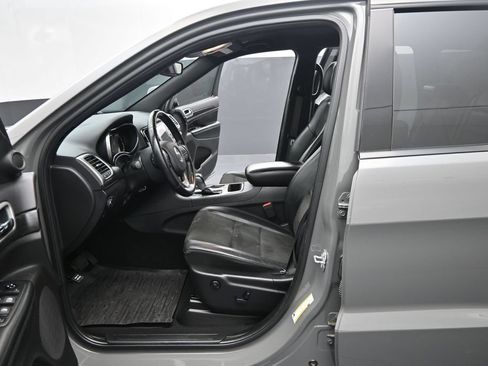 Used 2020 Jeep Grand Cherokee Altitude AWD/4WD image 10