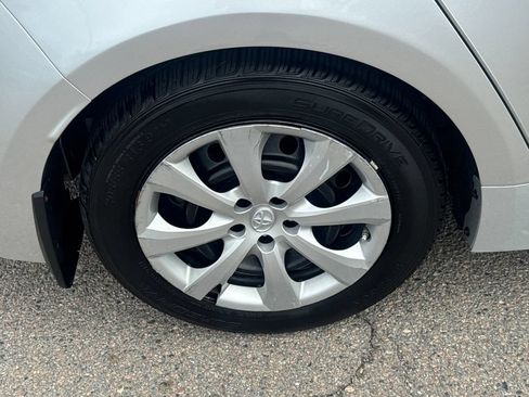 Used 2020 Toyota Corolla LE FWD image 41