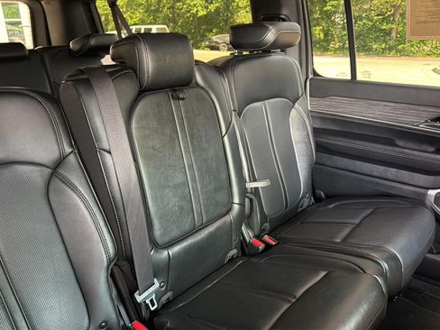 Used 2024 Jeep Wagoneer L Series II w/ Flexible Seating Group AWD/4WD image 40