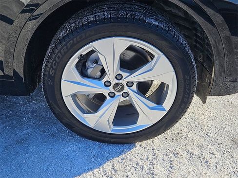 Certified 2024 Audi Q5 2.0T Premium Plus image 10