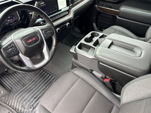 Used 2024 GMC Sierra 3500 SLE w/ SLE Convenience Package image 4