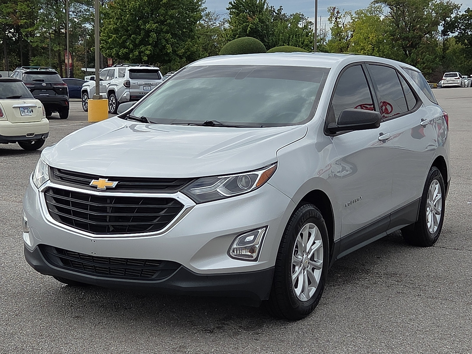 Used 2018 Chevrolet Equinox LS FWD image 2