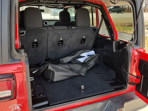 Used 2020 Jeep Wrangler Unlimited Sahara image 7