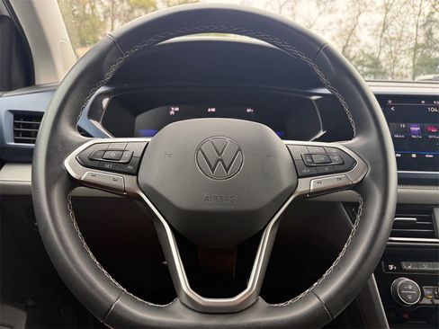 Used 2024 Volkswagen Taos SE image 21