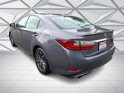 Used 2016 Lexus ES 350 w/ Premium Package w/Wood Trim FWD image 7