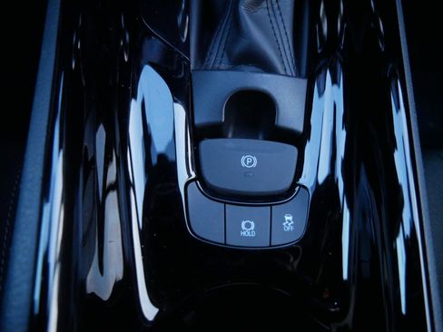 Used 2020 Toyota C-HR XLE image 28