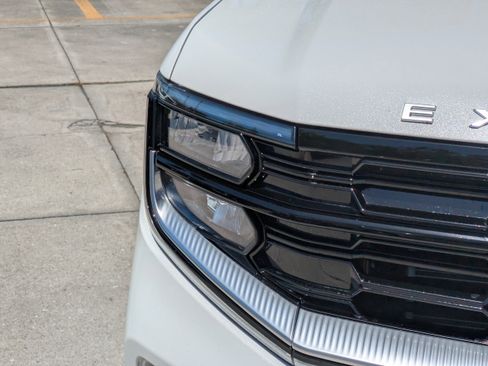 Certified 2025 Ford Expedition Max Platinum w/ Platinum Ultimate Package AWD/4WD image 9
