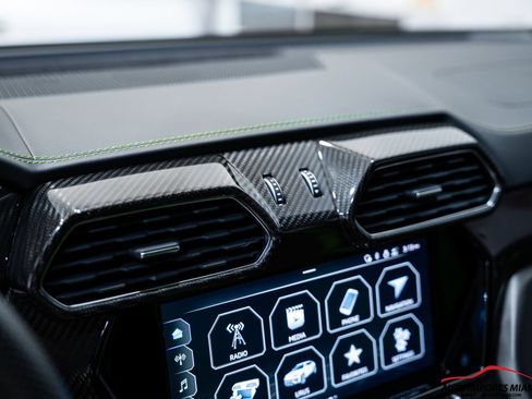 Used 2022 Lamborghini Urus AWD/4WD image 67
