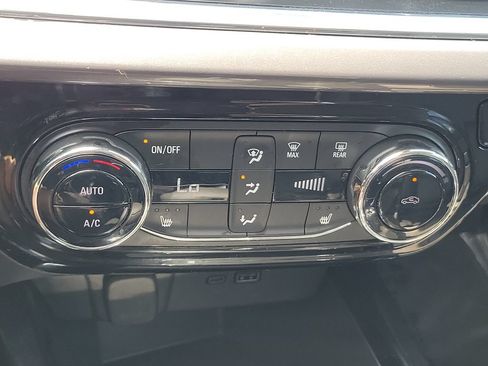 Used 2025 Chevrolet Trax ACTIV w/ Driver Confidence Package FWD image 36