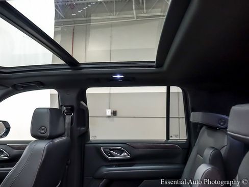 Used 2023 Chevrolet Suburban Z71 w/ Z71 Off-Road Package AWD/4WD image 13