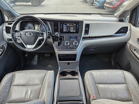 Used 2017 Toyota Sienna XLE w/ XLE Navigation Package FWD image 30