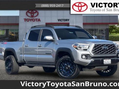 Certified 2021 Toyota Tacoma TRD Off-Road w/ TRD Premium Off Road Package AWD/4WD image 1
