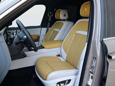 Used 2026 Rolls-Royce Cullinan AWD/4WD image 12