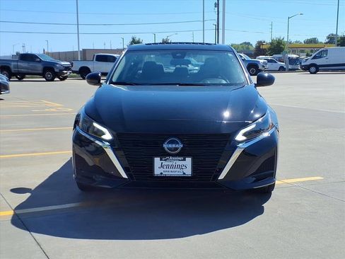 Used 2024 Nissan Altima 2.5 SV w/ SV Premium Package image 8