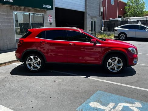 Used 2018 Mercedes-Benz GLA 250 4MATIC w/ Premium Package image 8