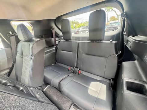 Used 2025 Mitsubishi Outlander SE AWD/4WD image 14