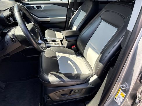 Certified 2023 Ford Explorer XLT w/ Equipment Group 202A RWD image 6