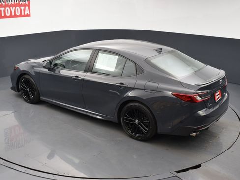 Used 2025 Toyota Camry SE FWD image 19