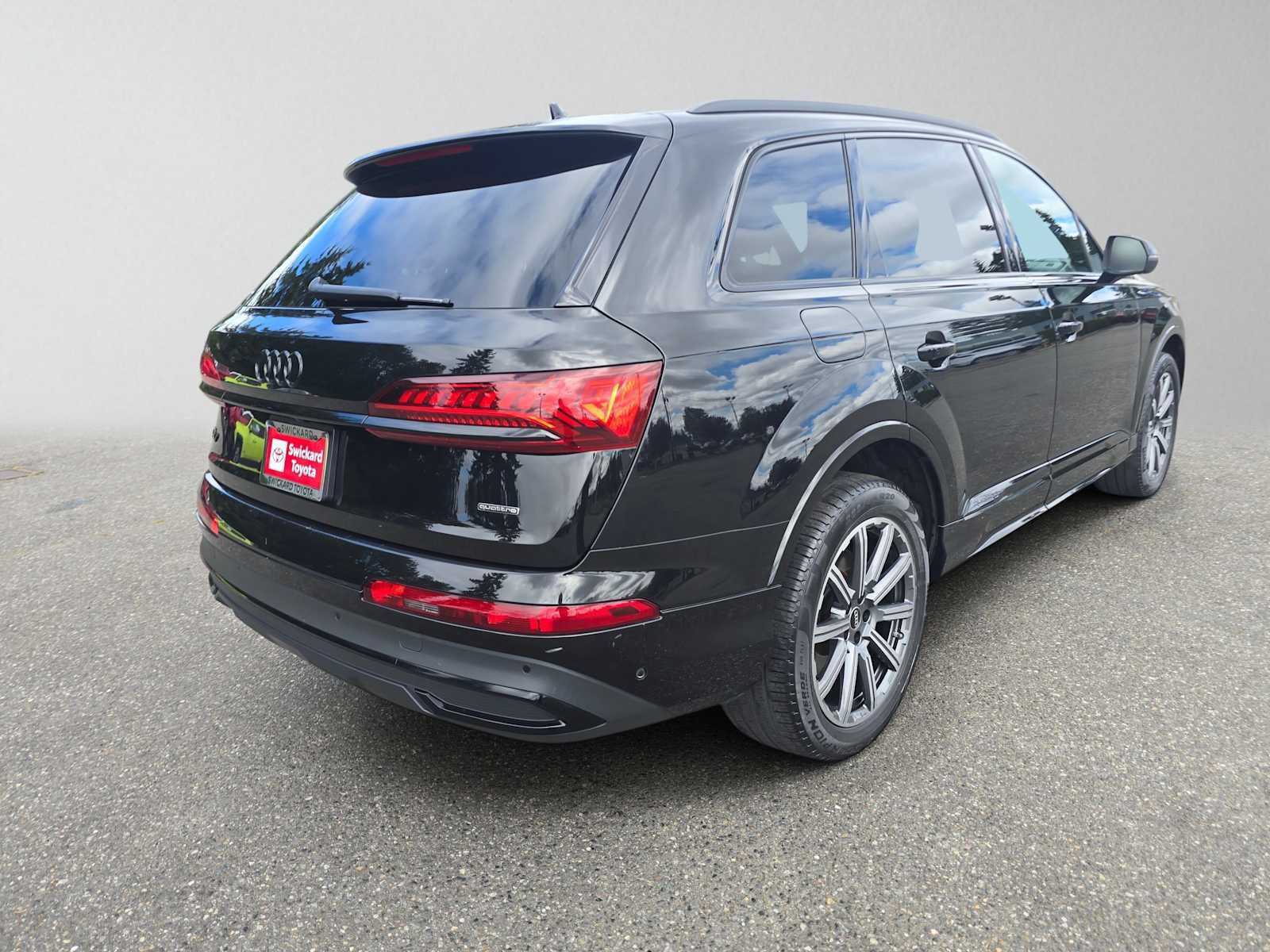 Used 2023 Audi Q7 2.0T Premium Plus w/ Premium Plus Package AWD/4WD image 3